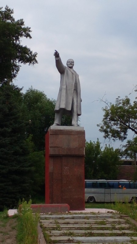 Create meme: Lenin monument , monument to Lenin in Klintsy, monument to Lenin orekhovo zuyevo