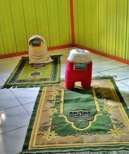 Создать мем: prayer rug, bahog babah, уборка в мечети