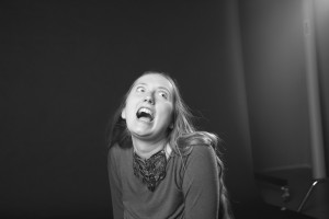 Создать мем: женщина кричит, woman pain scream, black and white portrait
