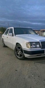 Создать мем: мерседес w124 300d, мерседес e124 белый, белый мерседес 124 седан