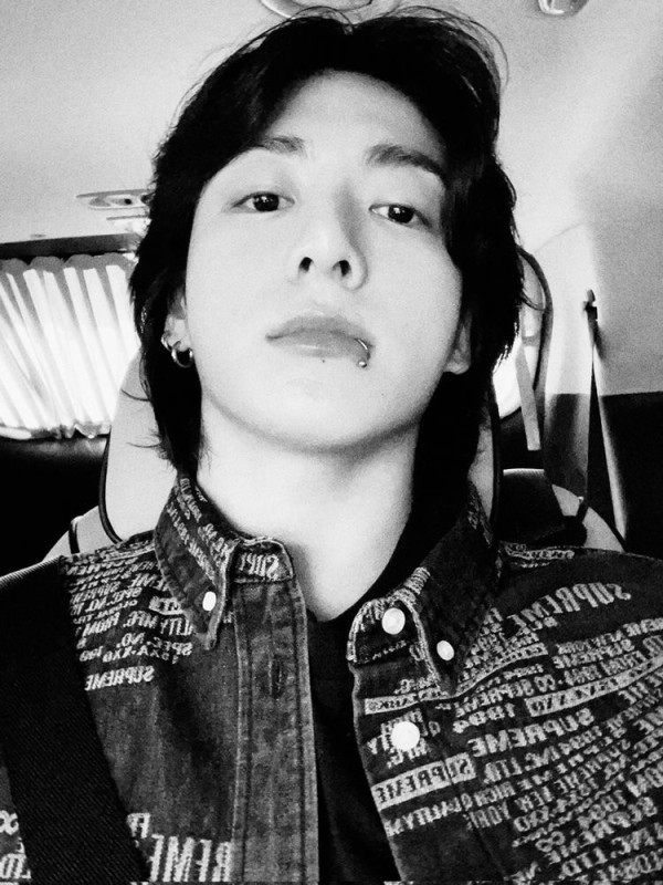 Создать мем: jungkook selca, парень, jungkook bts