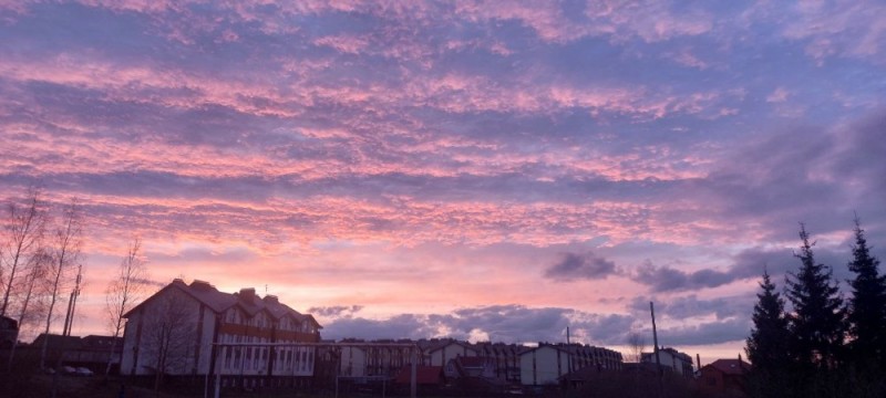 Create meme: pink sunsets, the sky , sunset on the roof