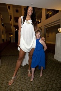 Создать мем: высокие девушки, девушка, tall woman