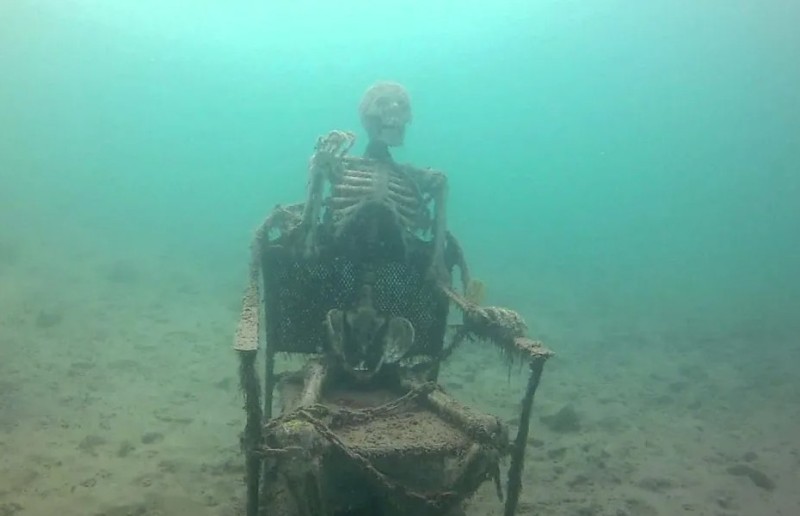 Create meme: lake mead nevada skeletons, the skeleton at the bottom of the meme, skeleton under water meme