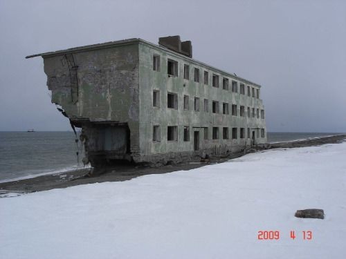 Создать мем: доступное жилье демотиваторы, заброшенные места, поселок кировский камчатка дом у моря