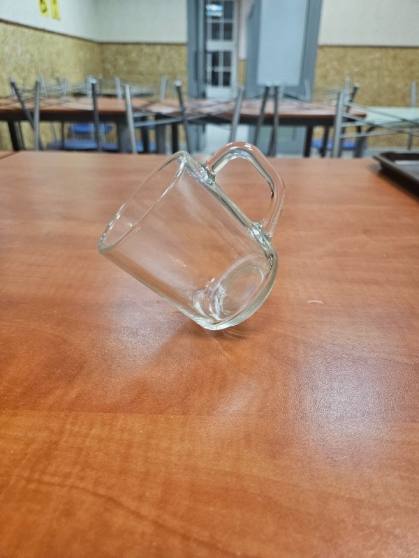 Создать мем: прозрачная кружка, стеклянные кружки, стеклянная чашка
