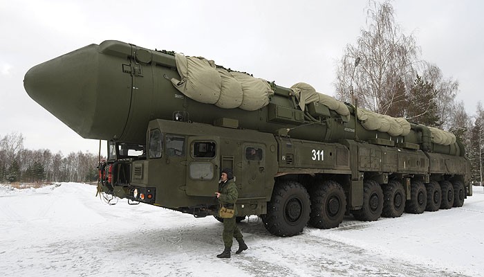 Создать мем: комплекс рвсн ярс, ракетный комплекс тополь м, ракета рс-24 ярс