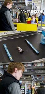 Создать мем: касса супермаркета, человек в магазине на кассе, сигареты на кассе в супермаркете