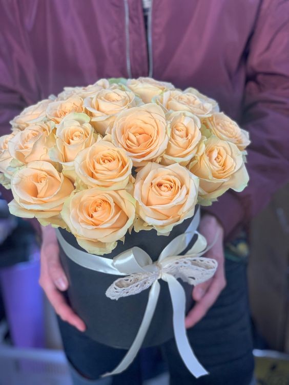 Create meme: Rose Peach avalange, rose peach avalange bouquet, peach roses