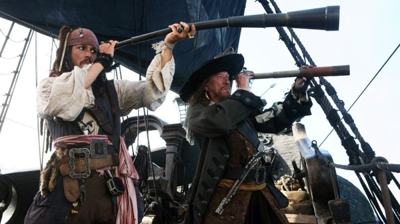 Создать мем: пираты карибского моря пираты, джек воробей и барбосса с подзорными трубами, пираты карибского
