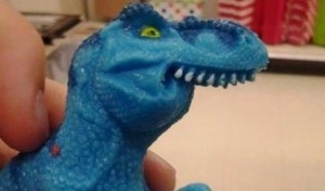 Создать мем: тиранозавр игрушка, динозавр мем булофная, тираннозавр игрушка