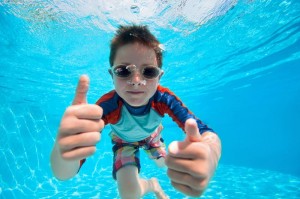 Create meme: how to swim, swimming for children in Spain, swimming