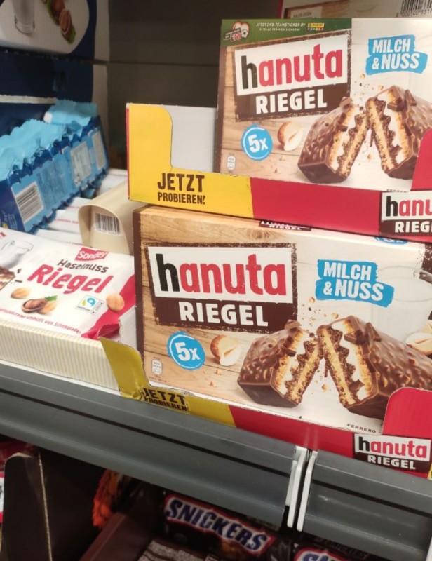 Create meme: hanuta waffles, waffle bar, hanuta riegel bar