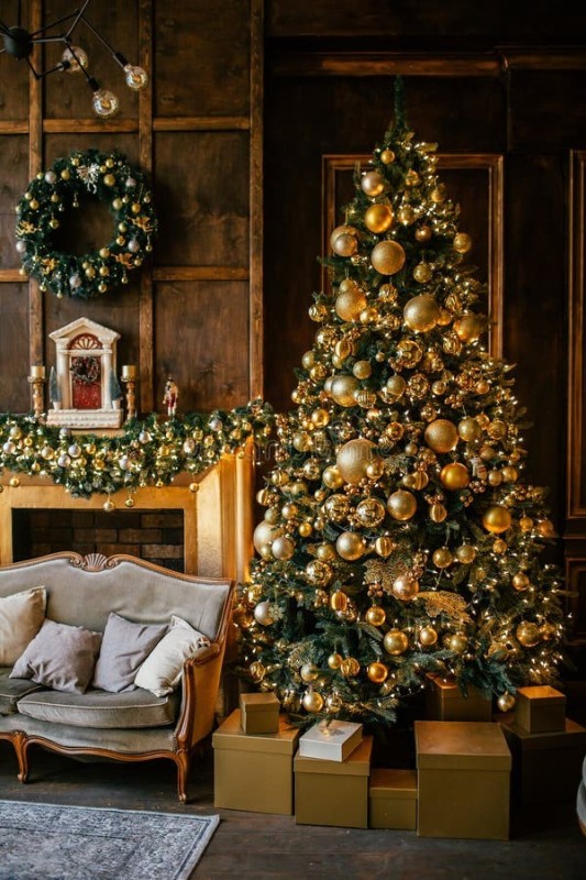 Create meme: New Year's interiors, Christmas tree design, golden Christmas tree