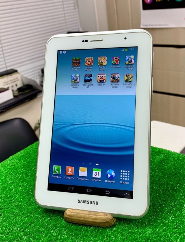 Create meme: a samsung tablet, samsung tablet, samsung galaxy tab 2 7 0