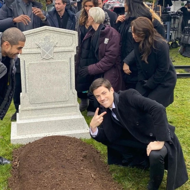 Create meme: grant gastin near the grave, grant gastin near the grave of Oliver, grave memorial