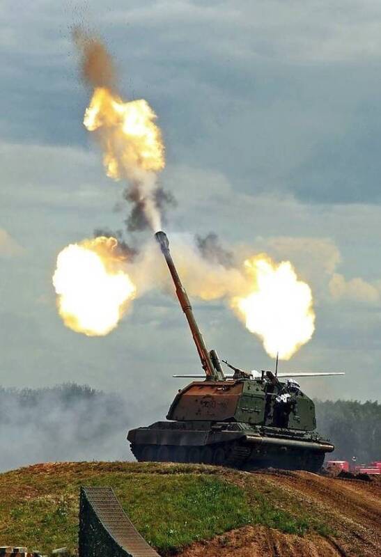 Create meme: howitzer 2s19 msta-s, self-propelled howitzer 2s19, howitzer Msta