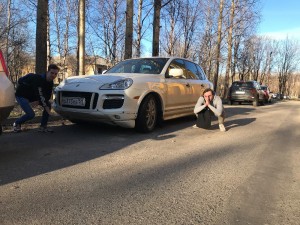 Создать мем: Jeep Cherokee V (KL), машина porsche cayenne, белый порше кайен 955