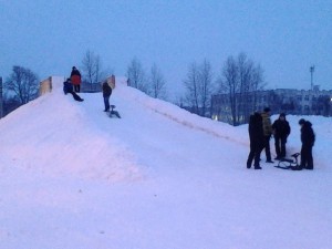 Создать мем: на горке, ишеевка спуск с горы, ледяная горка в деревне