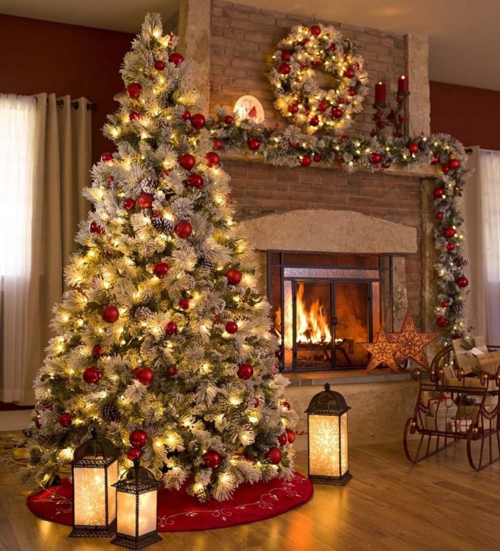 Create meme: christmas tree and fireplace, christmas tree at home, Christmas tree in the house