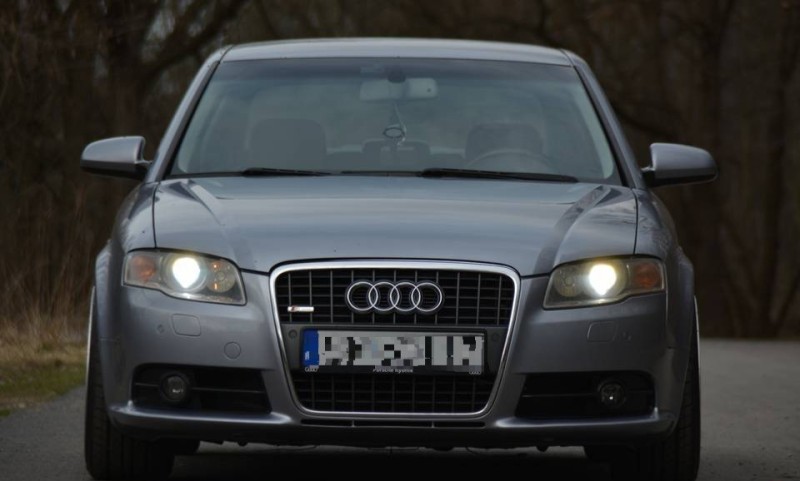 Создать мем: Audi A4 III (B7), audi a4 b7 2005, серая ауди