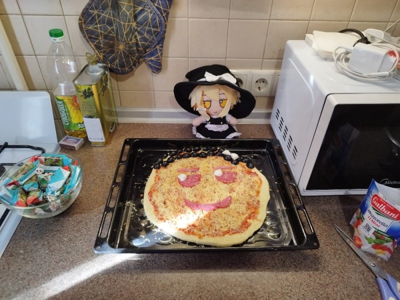 Create meme: pizza smile, pizza, to cook a pizza