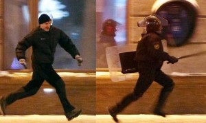 Создать мем: бежит от ментов, убегает от полиции мем, человек убегает от полиции
