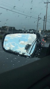 Создать мем: боковые зеркала, зеркало водительское прора 2 разбитое, отражение в зеркале машины