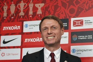 Create meme: press conference of FC Spartak Moscow Kononov, photo Kononov Beeskow Spartacus, Kononov in Spartacus press conference