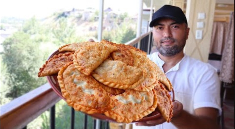 Create meme: Uzbek chebureks, juicy chebureks, dough for chebureks