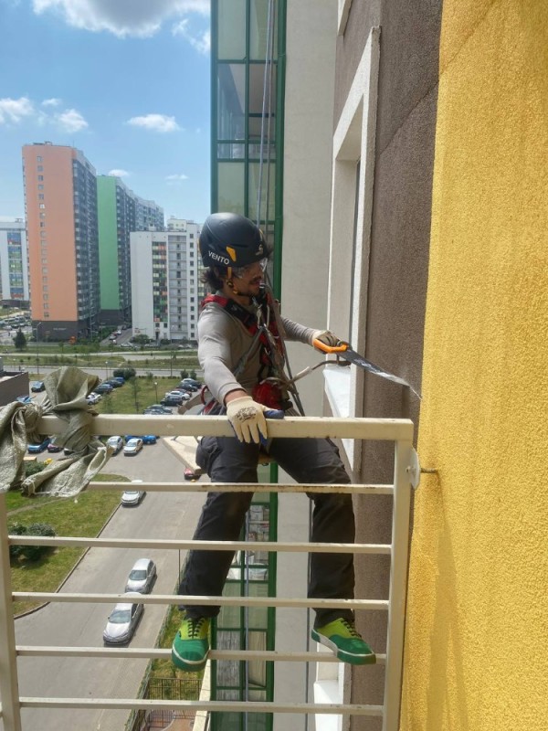 Create meme: window washing at altitude by climbers, industrial mountaineering, window washing by climbers