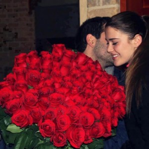 Создать мем: 101 роза фото дома, 101 роза, красивый букет роз для девушки
