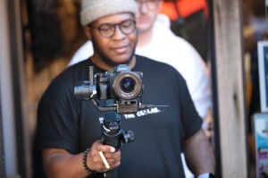 Создать мем: профессиональная камера для фотографов, профессиональный фотоаппарат, sony a7 vs blackmagic