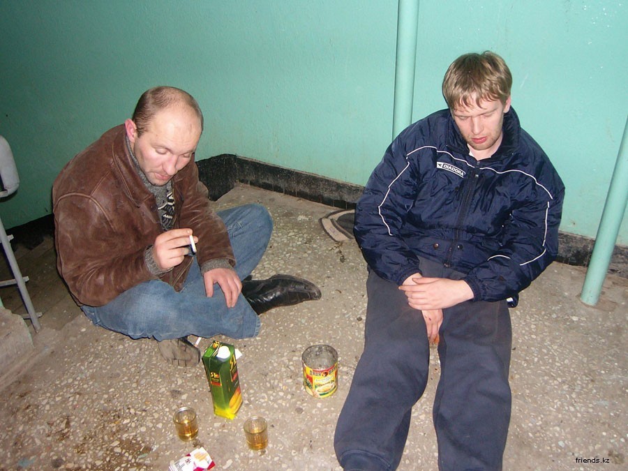 Create meme: alcoholic , Gopnik in the entrance, a couple of drunks