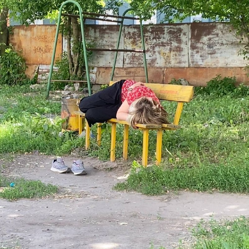 Create meme: drunks on the bench, drunks on the bench, drunk girl on a bench