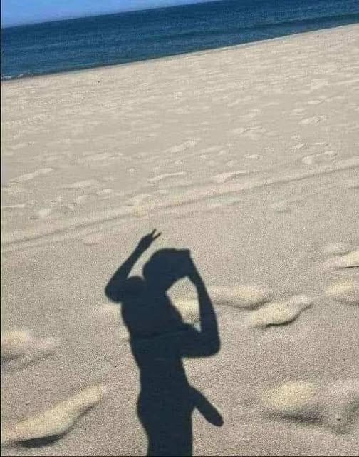 Create meme: poses for photos on the beach, beach photos, shadow body