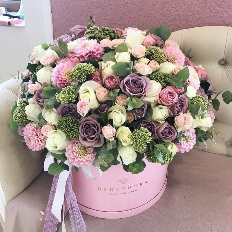 Create meme: a gorgeous bouquet, a beautiful bouquet in a box, fashionable bouquets of flowers