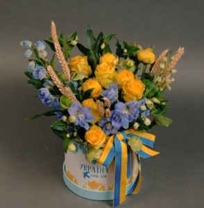 Create meme: bouquet, a beautiful bouquet of flowers, floral arrangement