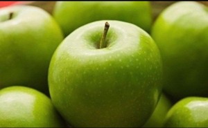 Создать мем: полезные свойства яблок, 3 яблока, зеленое яблоко