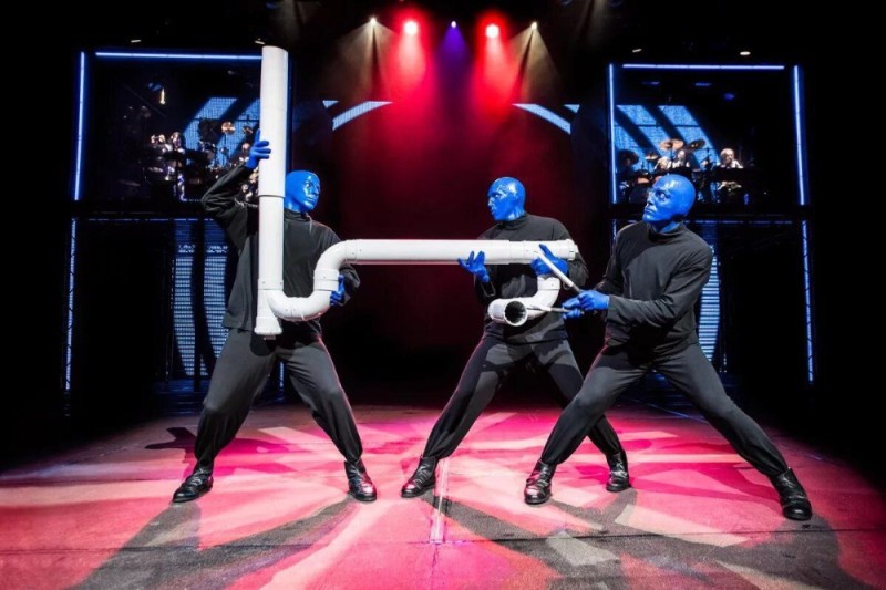 Create meme: the blue man group, blue man group sing along, darkness