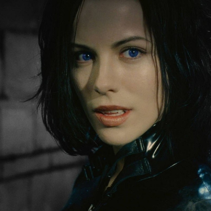 Создать мем: underworld selene, kate beckinsale underworld, другой мир 2