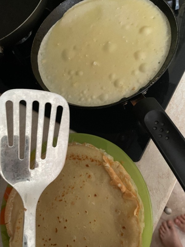 Create meme: pancakes on kefir, pancake batter, pancakes on kefir