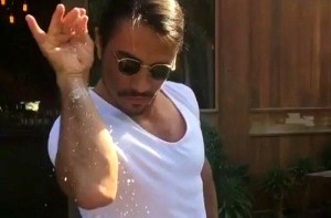 Создать мем: мем повар солит, повар солит, повар salt bae