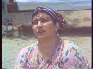 Создать мем: онам кабиртоши, обручальное кольцо фильм 1991 азербайджанские фильмы, женщина