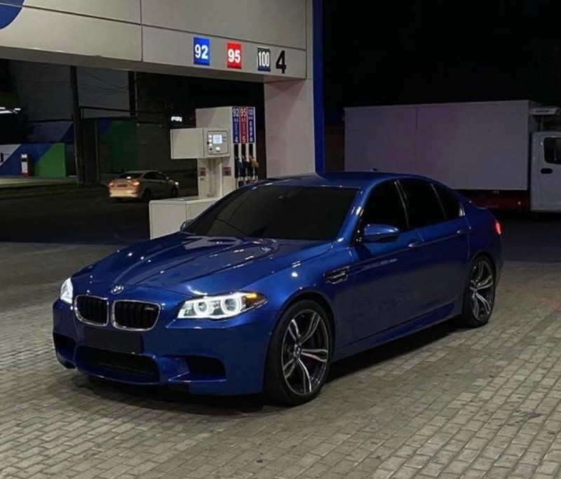 Create meme: bmw f 10 m 5, bmw m5 blue, BMW M5 F10