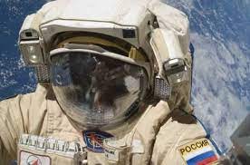 Создать мем: геннадий падалка селфи в космосе, космонавт в открытом космосе, орлан скафандр