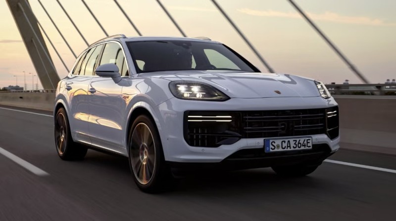 Create meme: porsche cayenne 2024, The new Porsche Cayenne, the new porsche cayenne