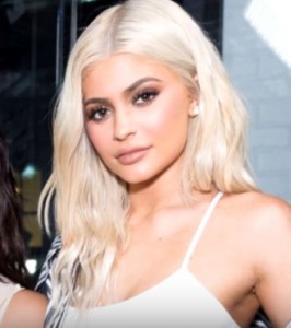 Создать мем: stormi, kylie cosmetics, kim x kylie