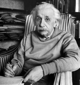 Создать мем: эйнштейн биография, альберт эйнштейн биография кратко, альберт эйнштейн показывает язык