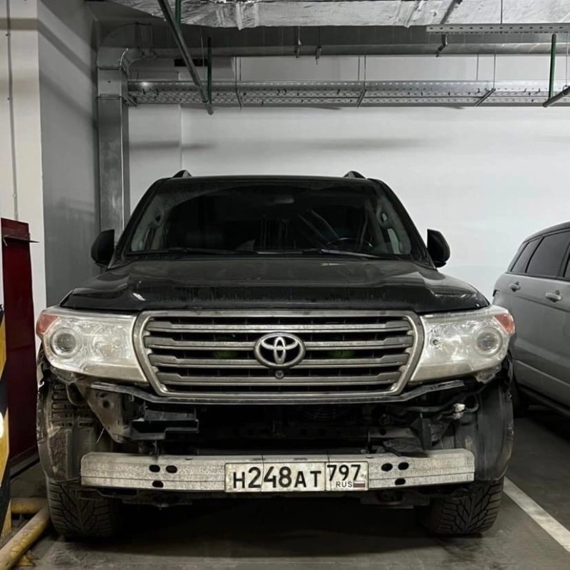 Create meme: toyota land cruiser 200 series, Toyota land cruiser 200, Toyota Land Cruiser 2013